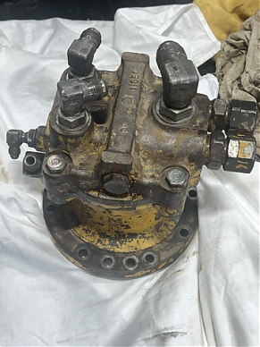 PC75 Komatsu (б/у) гидромотор поворота башни 708-7T-00390
