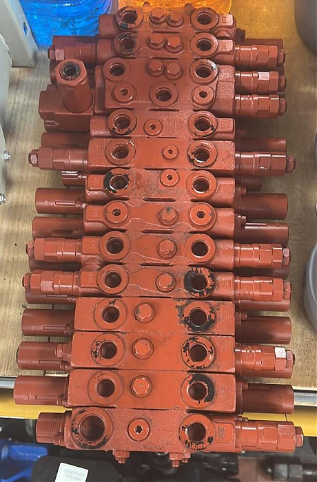 Распределитель  основной  DAEWOO 55V (K1028052A). Фото 2
